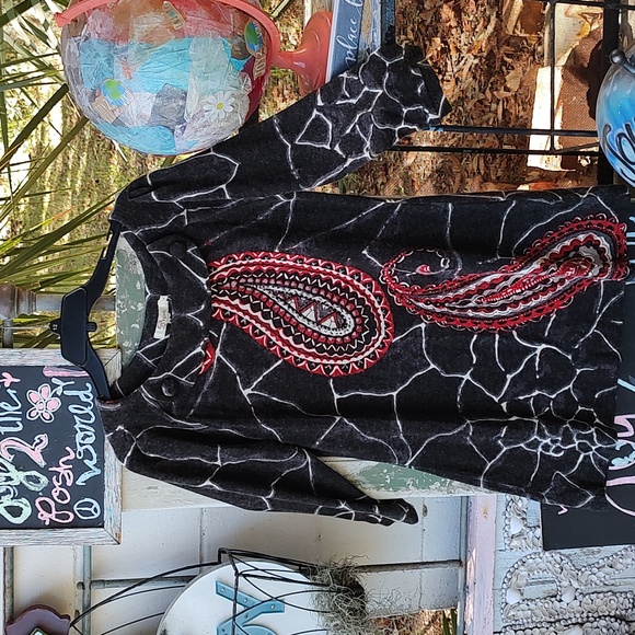 Aryeh Dresses Aryeh Boat Neck Gray With Red Paisley Shift Dress